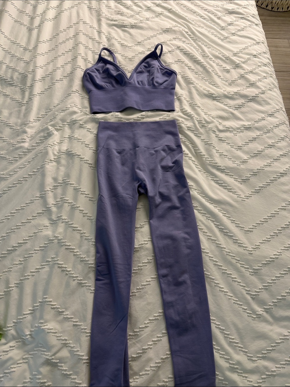 Seamless Lavender Sports Bralette and High-Waist Leggings